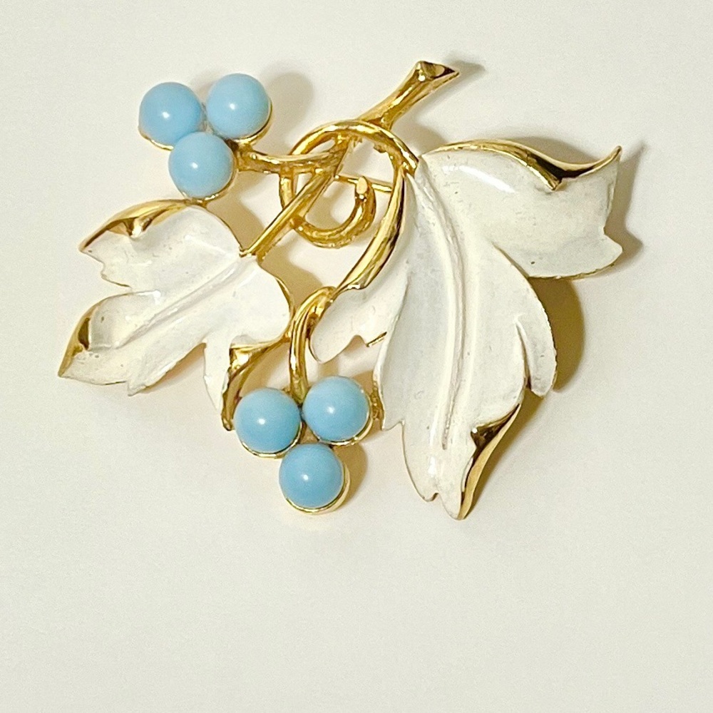 Sara Coventry brooch blue faux turquoise berries,lucite, white enamel,gold tone.